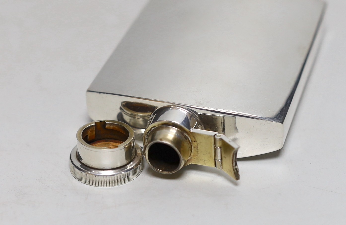 A George VI silver hip flask(a.f.) Birmingham, 1937, 13.5cm, 5.8oz.